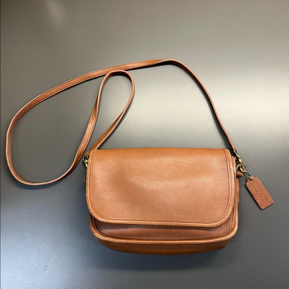 Coach Handbags - Vintage Coach Saddle Ritchie Flap  9937 Leather Cross Body Bag